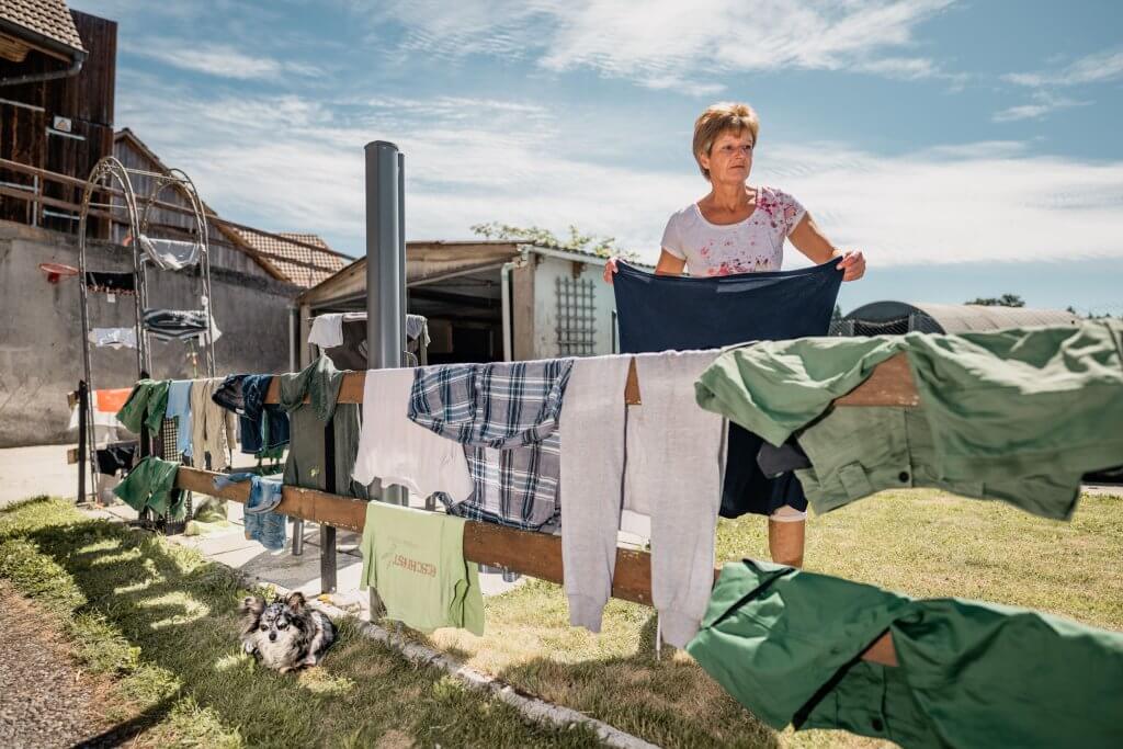 Diana Manova Töffmech Yelman Wäschehängen