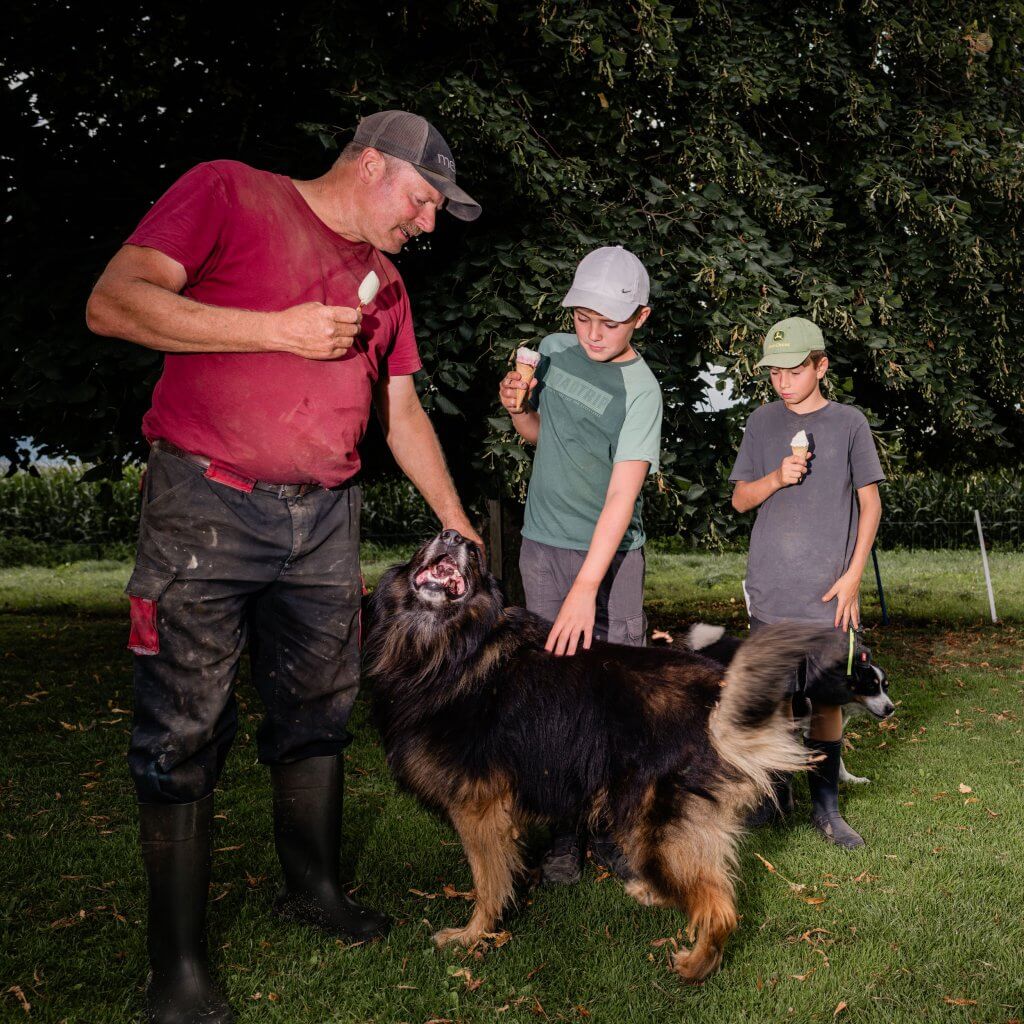 0037 Zwischen Bünzlis Und Bauern